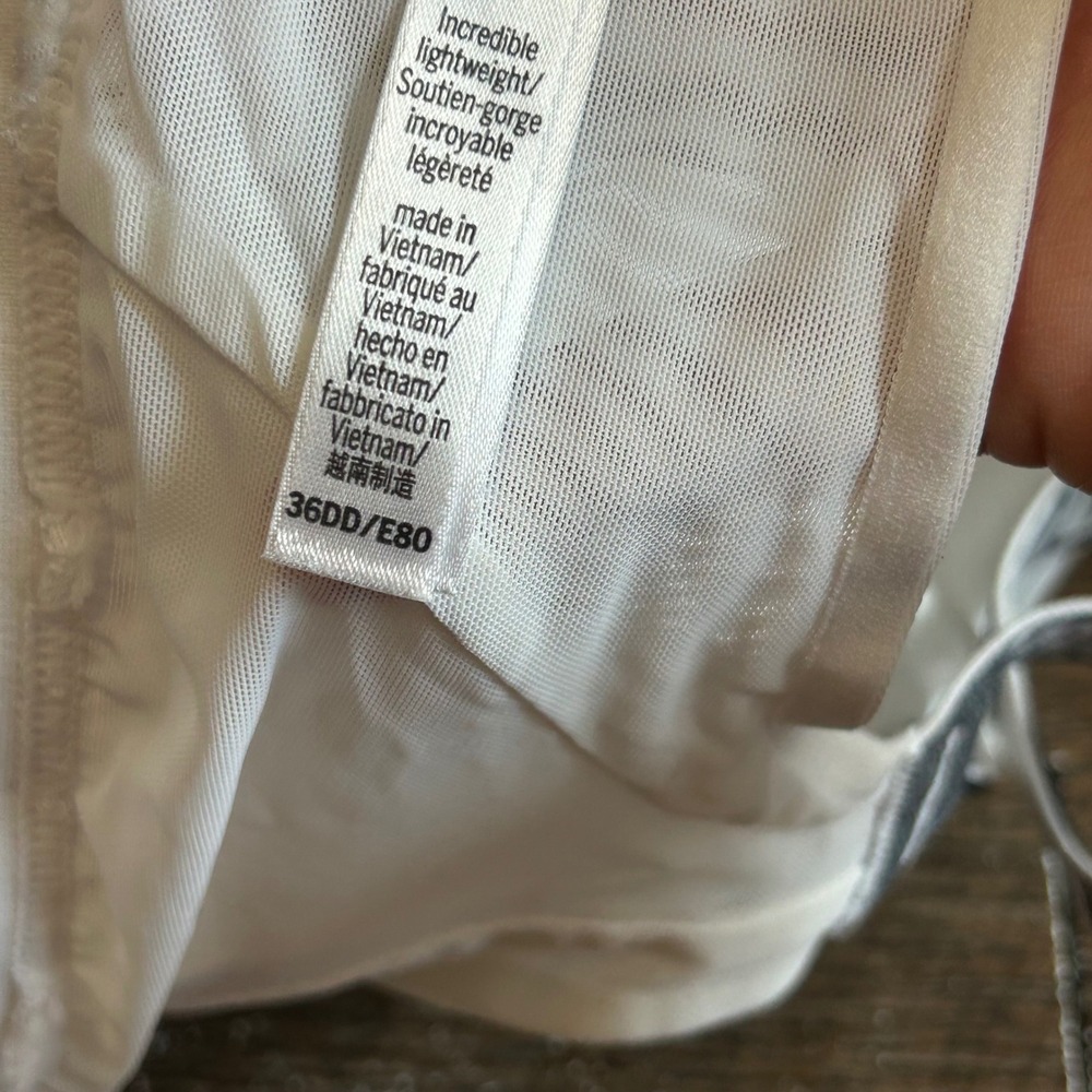 Victoria Secret Sport Incredible Lightweight White Sports Bra 36DD Molded Cup - Picture 5 of 5